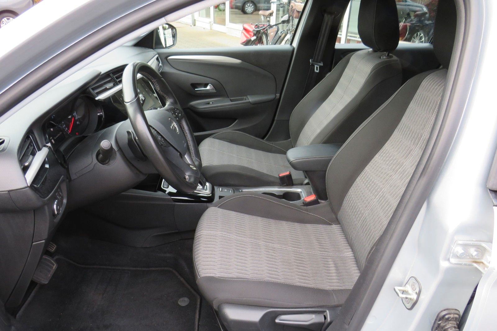Fahrzeugabbildung Opel Corsa F Edition AUTOMATIK NAVI SITZH. PDC 1.HD