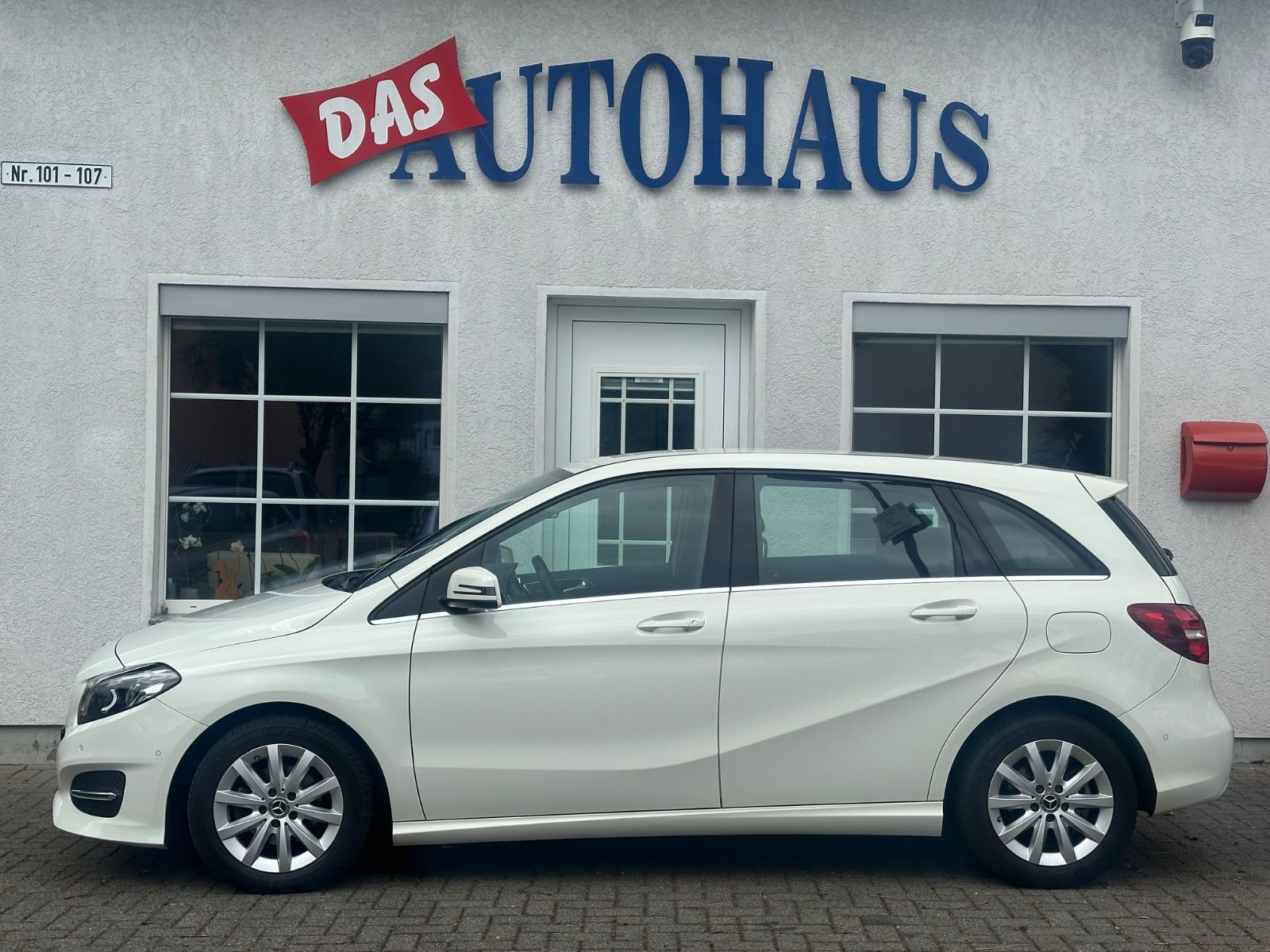 MERCEDES-BENZ B 180 CDI 66000 KM NAVI UNFALLFREI SCHECKHEFT