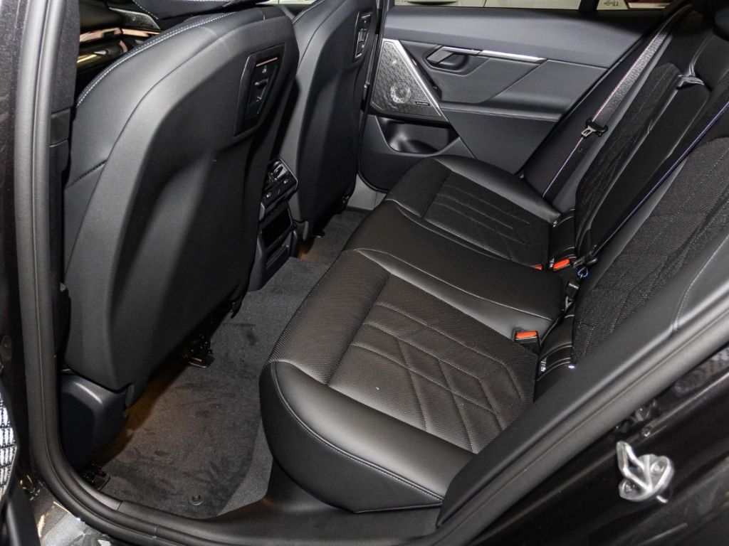 BMW i5 - Bild 11
