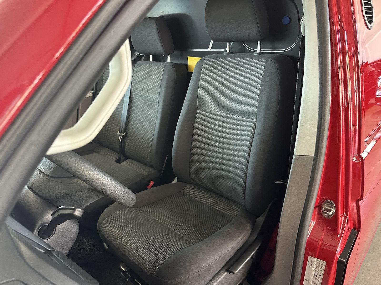 Fahrzeugabbildung Volkswagen T6.1 Transporter 2.0 TDI Kasten lang/Klima//Würt