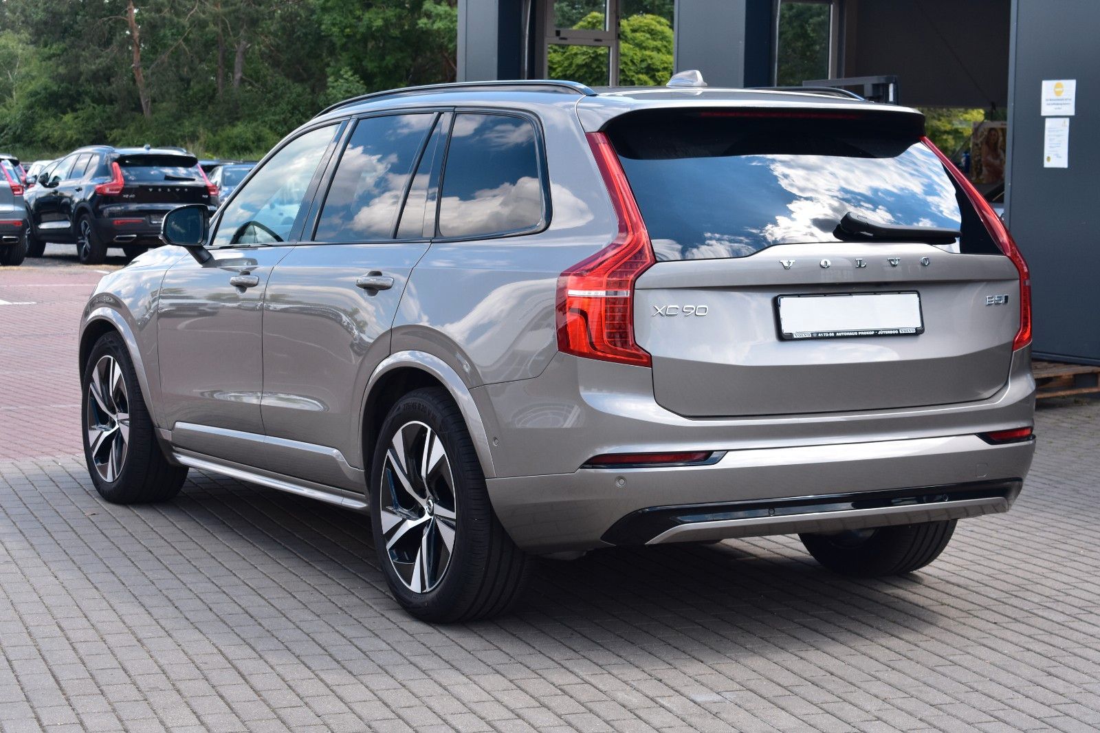 Fahrzeugabbildung Volvo XC90 B5 D AWD R-Design*PANO*STHZ*LUFT*360*H&K*QI