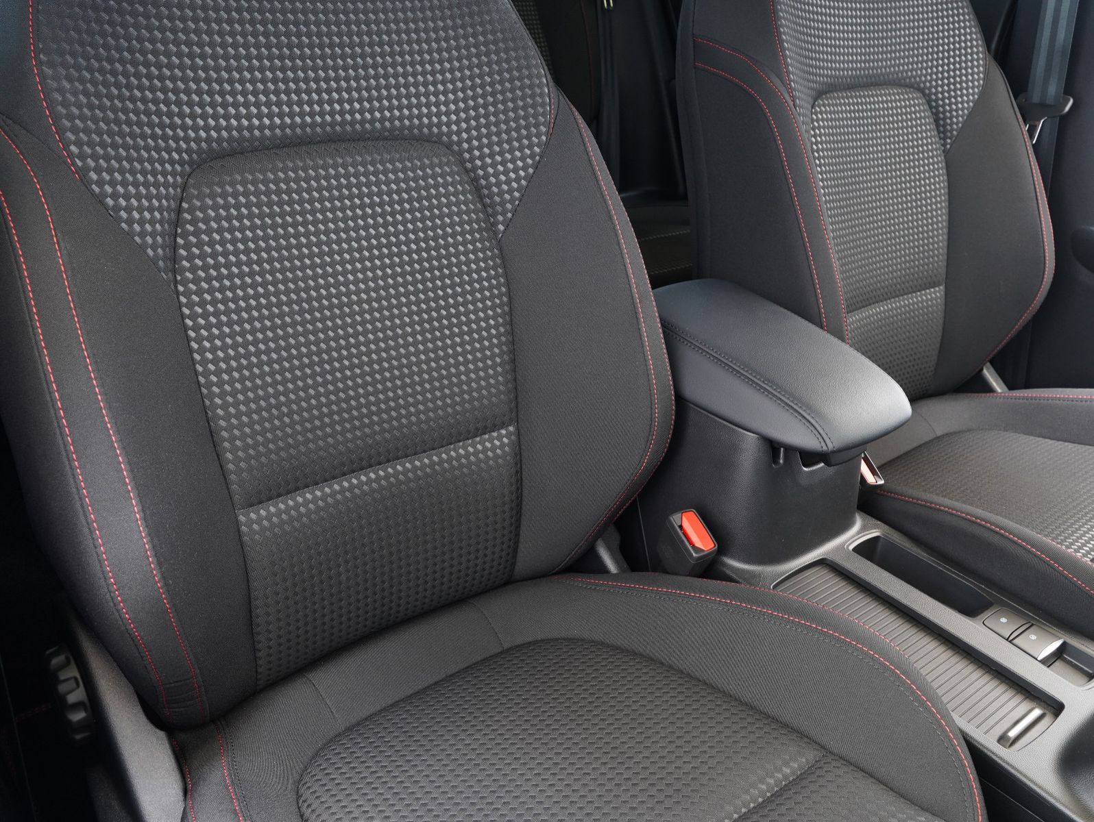 Fahrzeugabbildung Ford Focus Turnier ST-Line X 1.0 EcoBoost Mild-Hybrid