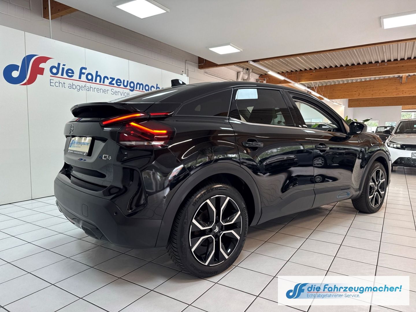 Fahrzeugabbildung Citroën C4 e - Shine HUD Navi 360 Kamera LED Apple CarPl