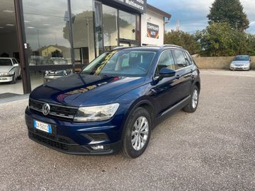 Volkswagen Tiguan - 1