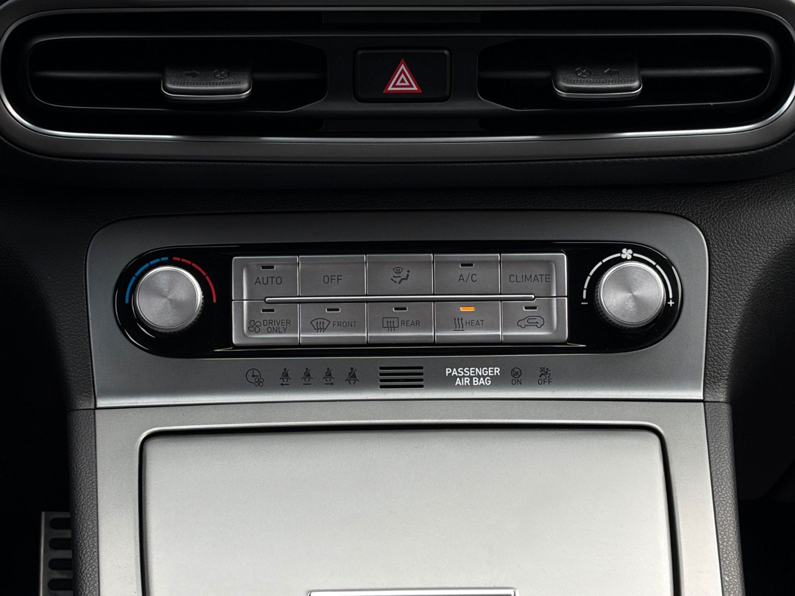 Fahrzeugabbildung Hyundai KONA Select Elektro CarPlay Kamera SHZ LHZ DAB+