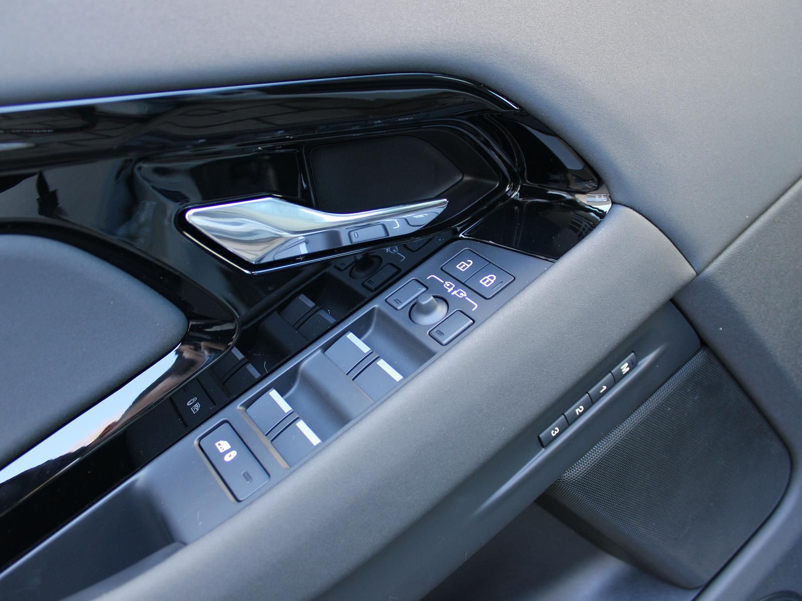 Fahrzeugabbildung Land Rover Range Rover Evoque P270e Dynamic SE