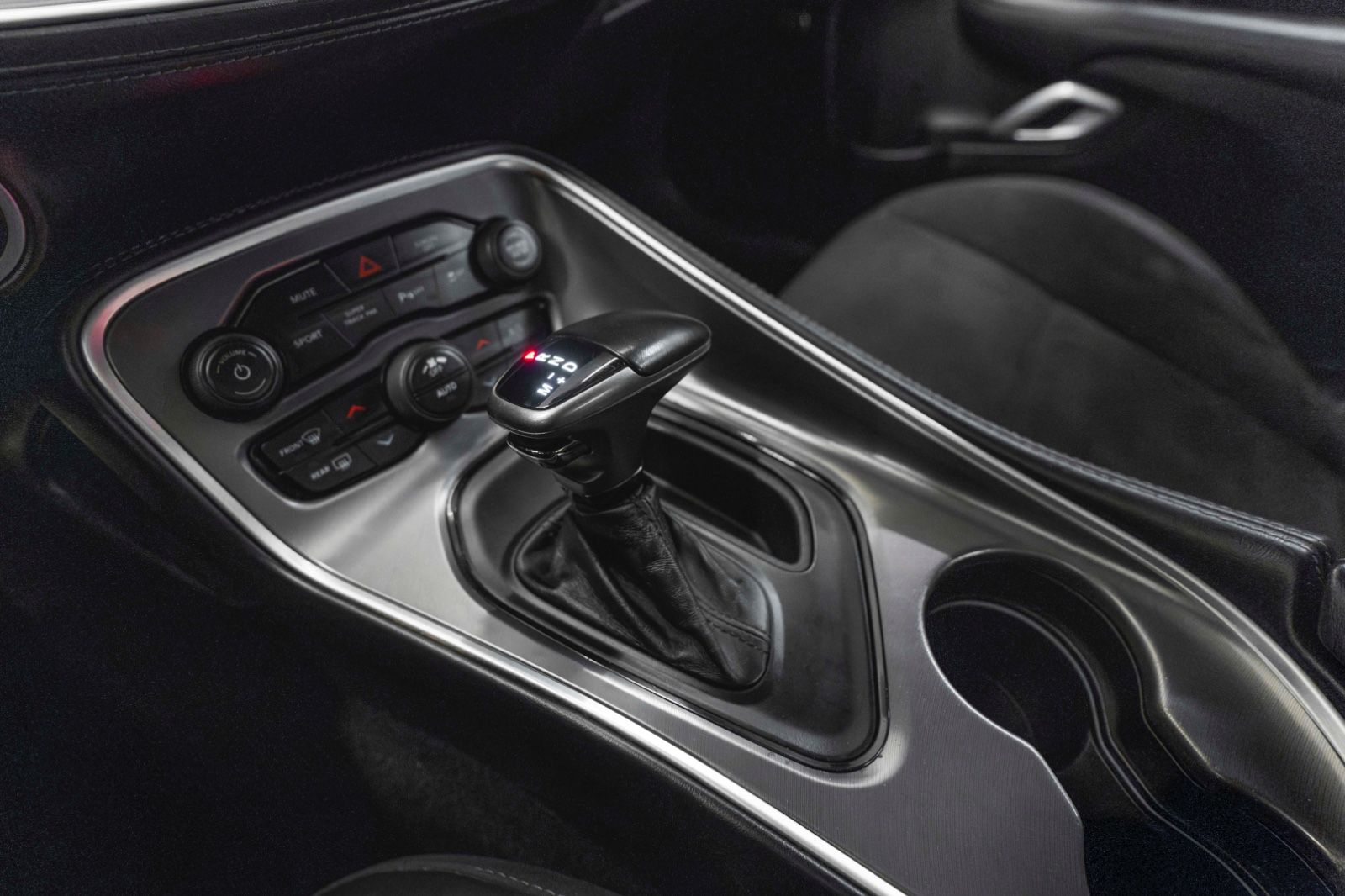 Fahrzeugabbildung Dodge Challenger 5,7 R/T ACC KAM CARPLAY NAV ALPINE