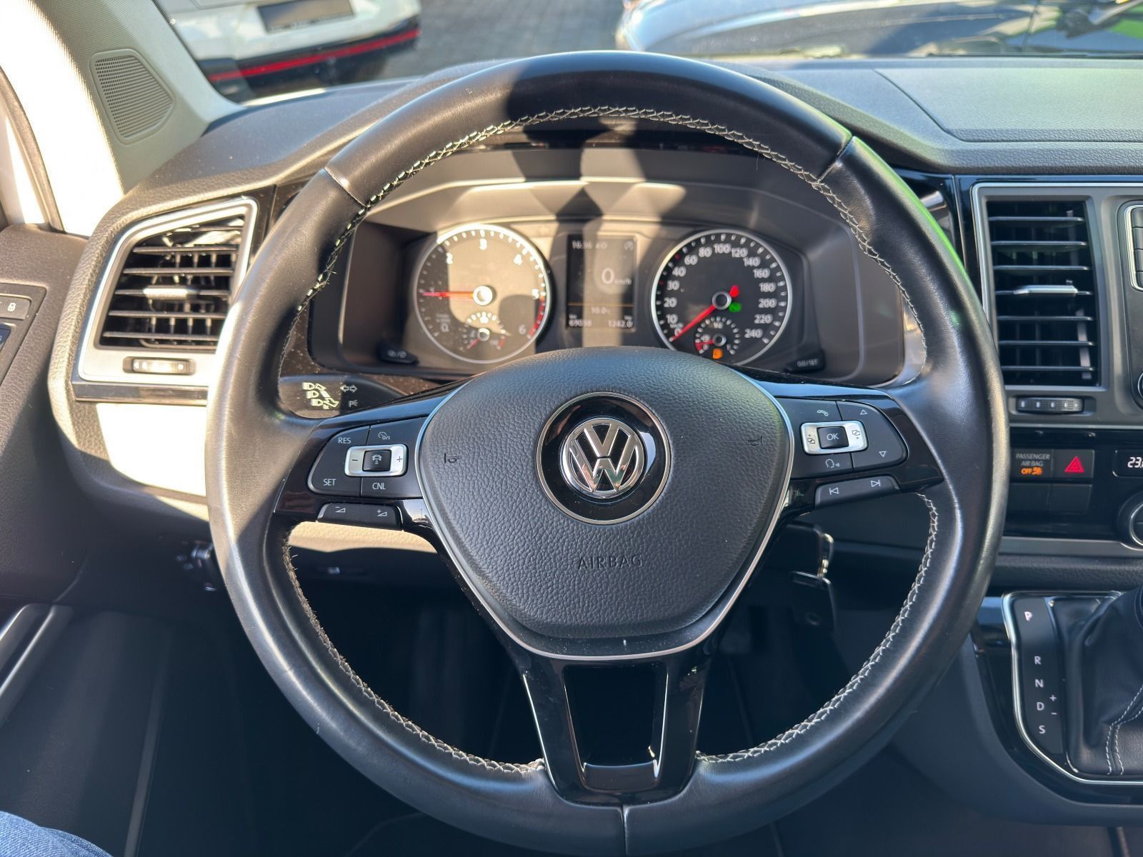 Fahrzeugabbildung Volkswagen T6 Multivan GenSix*AHK*RFK*LED*StHz*SideAss*ACC