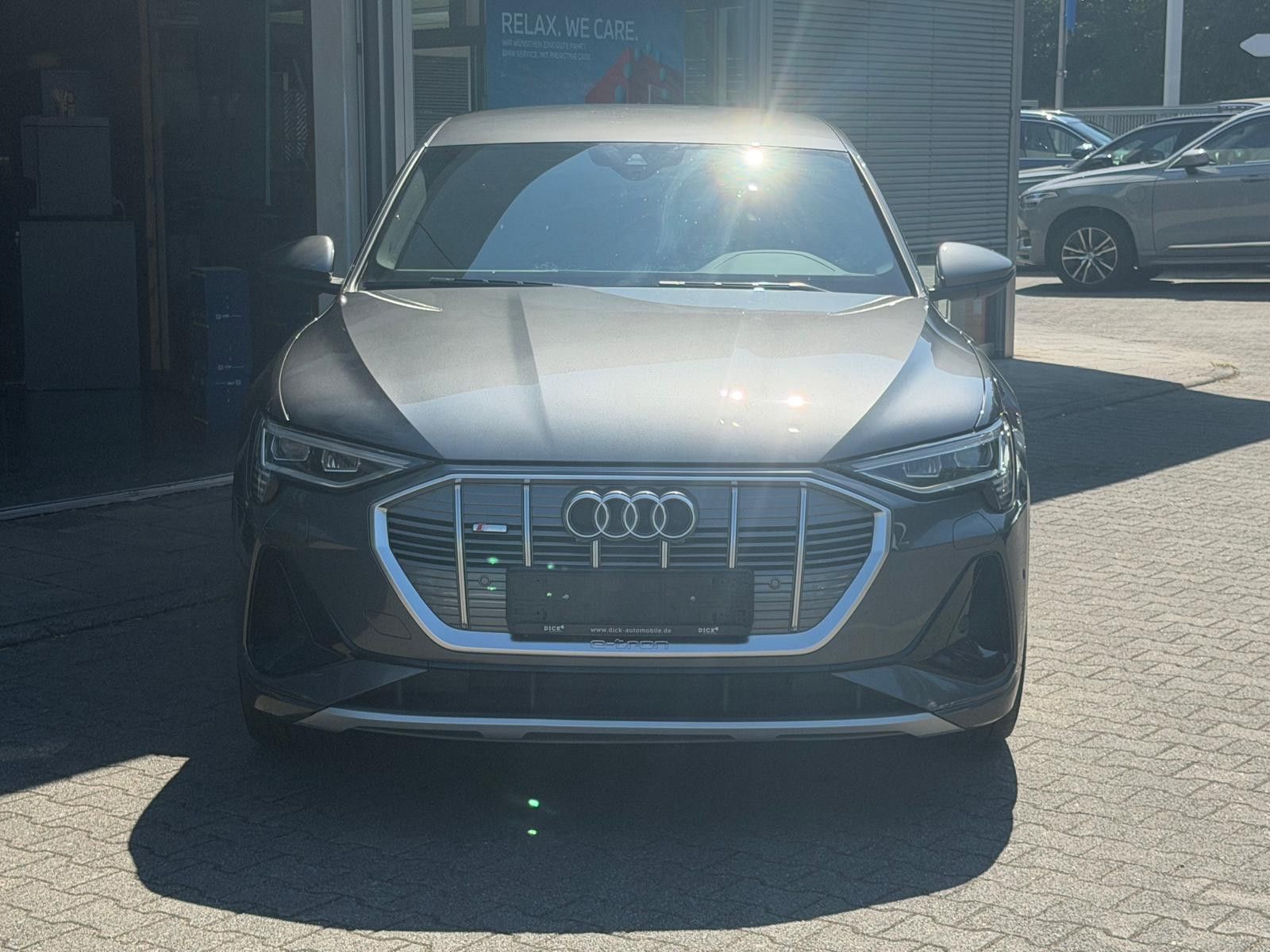 Fahrzeugabbildung Audi e-tron 55 QUATT 2X S LINE LUFT+LED+SHZ+NAVI+AHK+