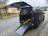 Volkswagen Caddy Maxi mit Rollstuhlrampe kaum genutzt 