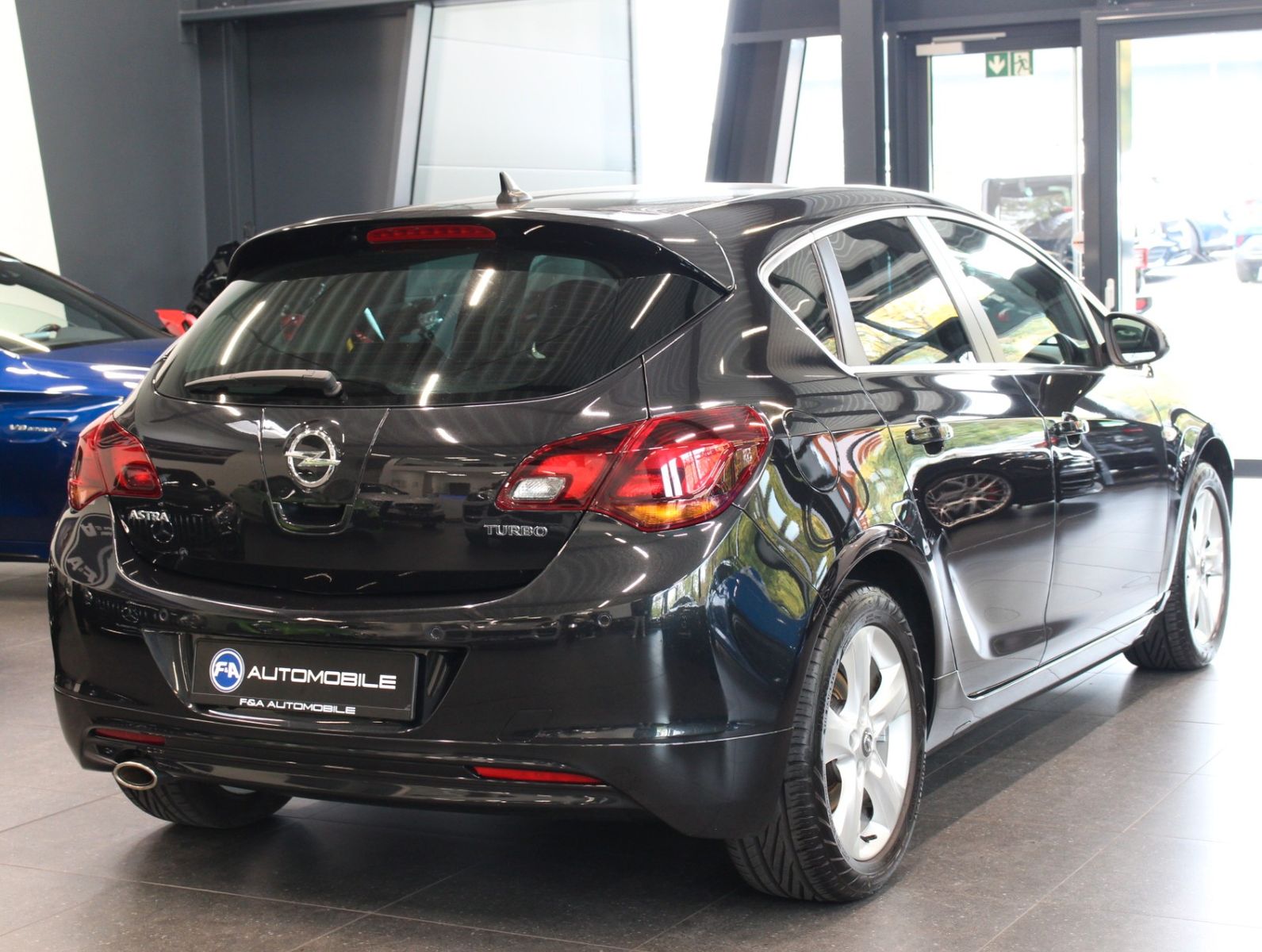 Fahrzeugabbildung Opel Astra 1.6 Edition Sport*Navi*Bi-Xenon*PDC