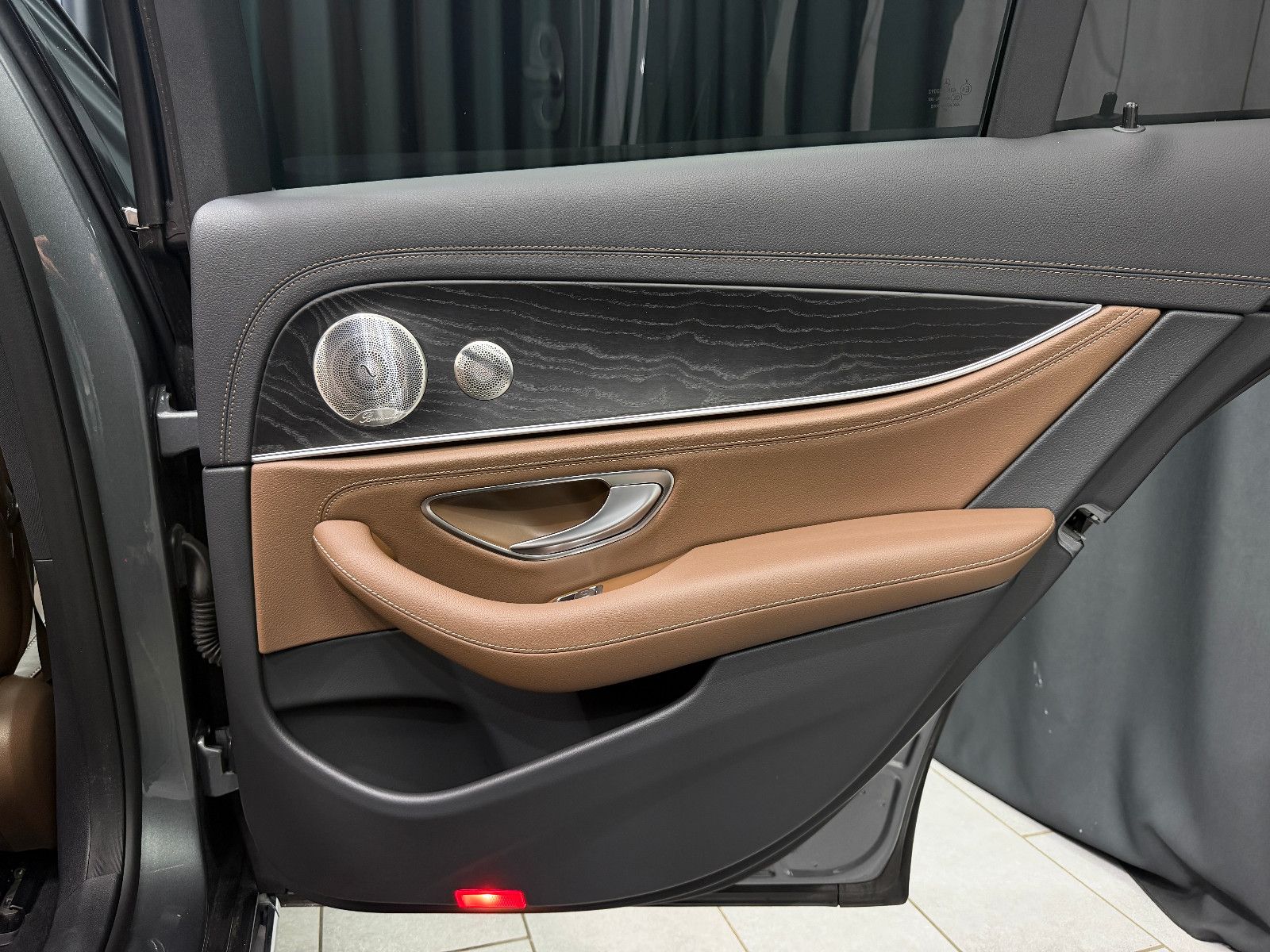 Fahrzeugabbildung Mercedes-Benz E 300 de T-Modell |BURMESTER|MULTIBEAM-LED