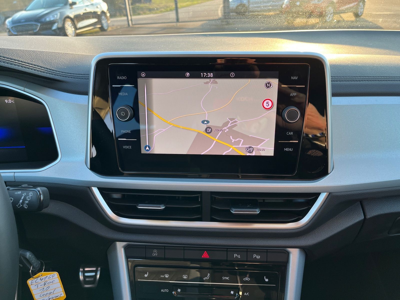Volkswagen T-Roc - Bild 10