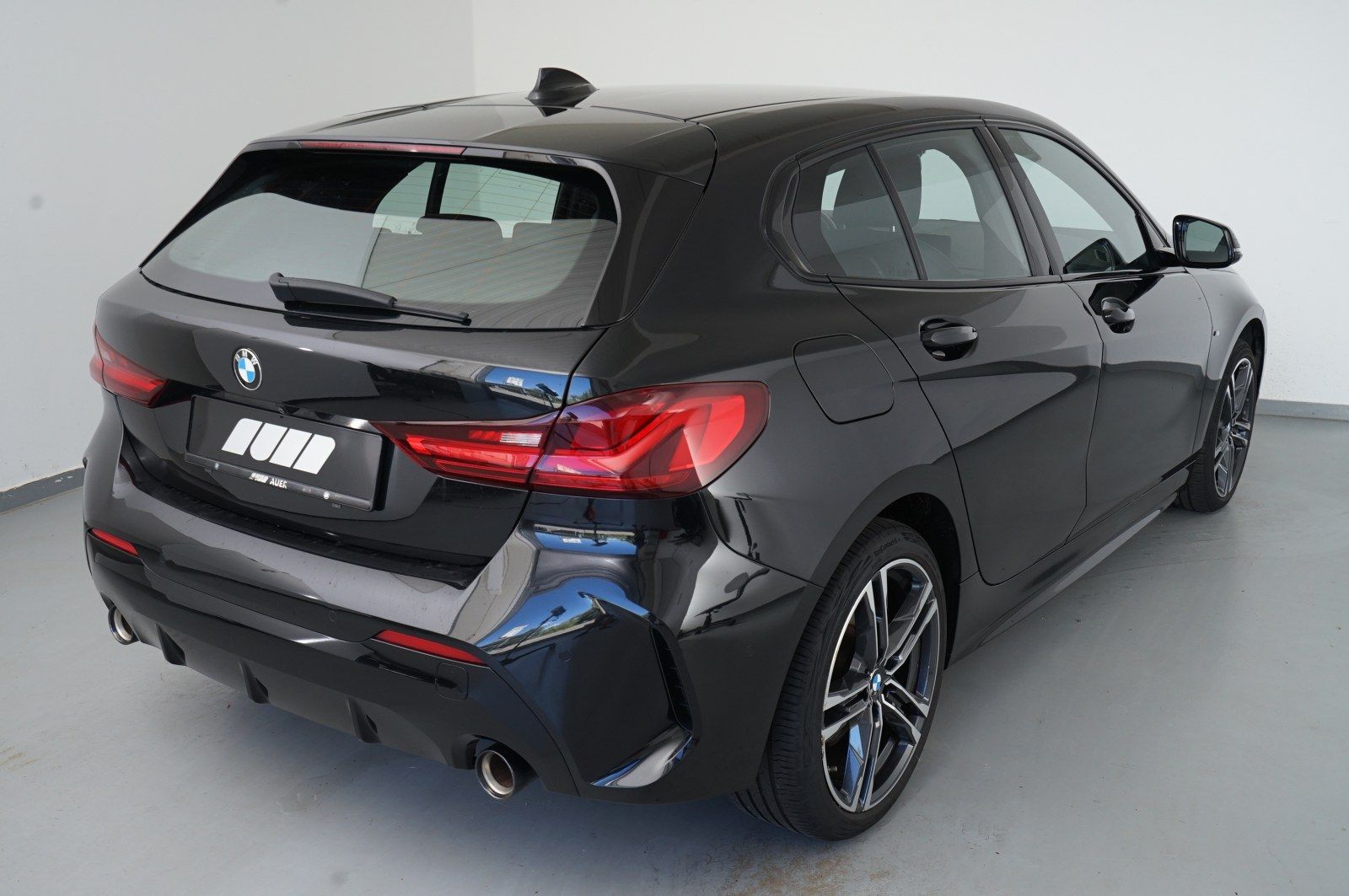 BMW 118d Limousine (M-Sport Navi LED WLAN ) imagem 3