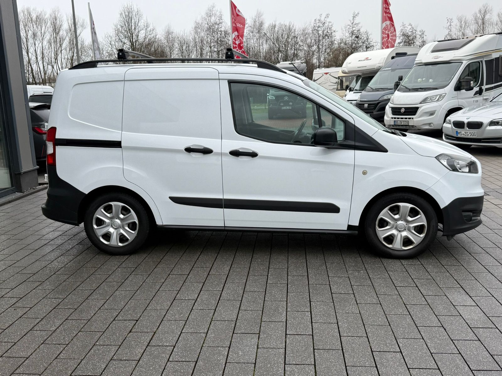 Fahrzeugabbildung Ford Transit Courier Basis AHK ZV SERVO FLÜGELTÜREN