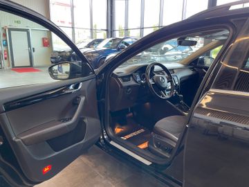 Skoda Octavia Combi L&K 4x4 *BI-XENON*NAVI*PDC*SZHZ*