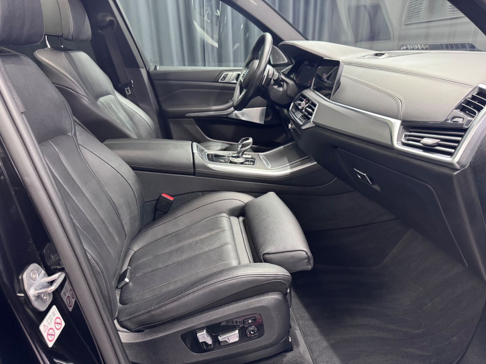 Fahrzeugabbildung BMW X5 M50d|BOWERS|LASER|PANO|MASSAGE|AHK|22-ZOLL|