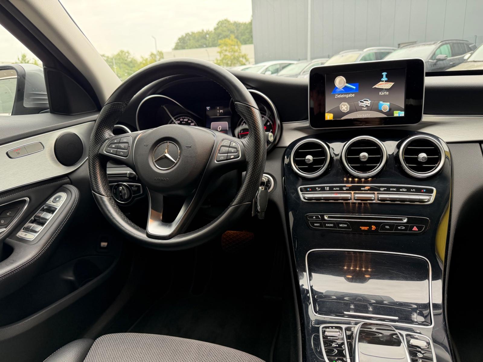 Mercedes-Benz C 180 CGI/LIMOUSINE/AHK/LEDER/SHZ/AUTOMATIK