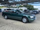 Mercedes-Benz E 220 Cabrio - Mercedes-Benz Oldtimer: Cabrio