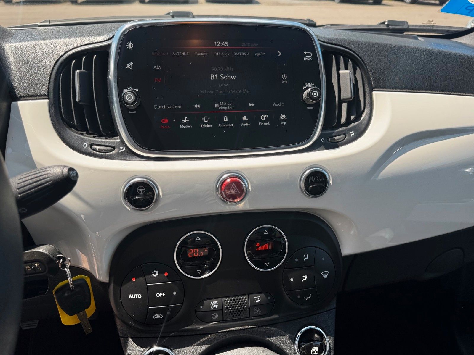 Fahrzeugabbildung Fiat 500 1.0 Launch Edition Glasdach Carplay Klima