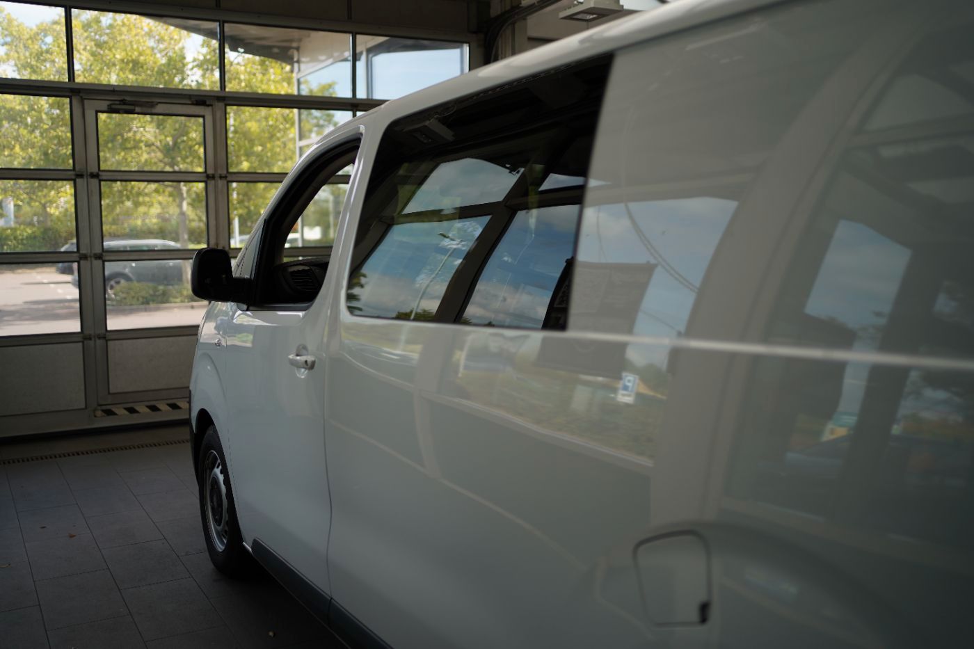 Fahrzeugabbildung Peugeot Expert DoKa L3 BlueHDi 180 EAT8 Doppelkabine