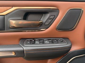 Bild 37 Dodge RAM 5,7l HEMI Longhorn AHK Luftfahrwerk 4x4