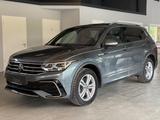 Volkswagen Tiguan Allspace 2.0 TSI R-Line 4M Matrix/H&K/360 - Volkswagen Tiguan Allspace mit Benzin-Antrieb: Automatik