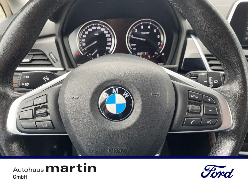 Fahrzeugabbildung BMW 218 i Sport Line PDC SHZ KAMERA NAVI FACEL. LED