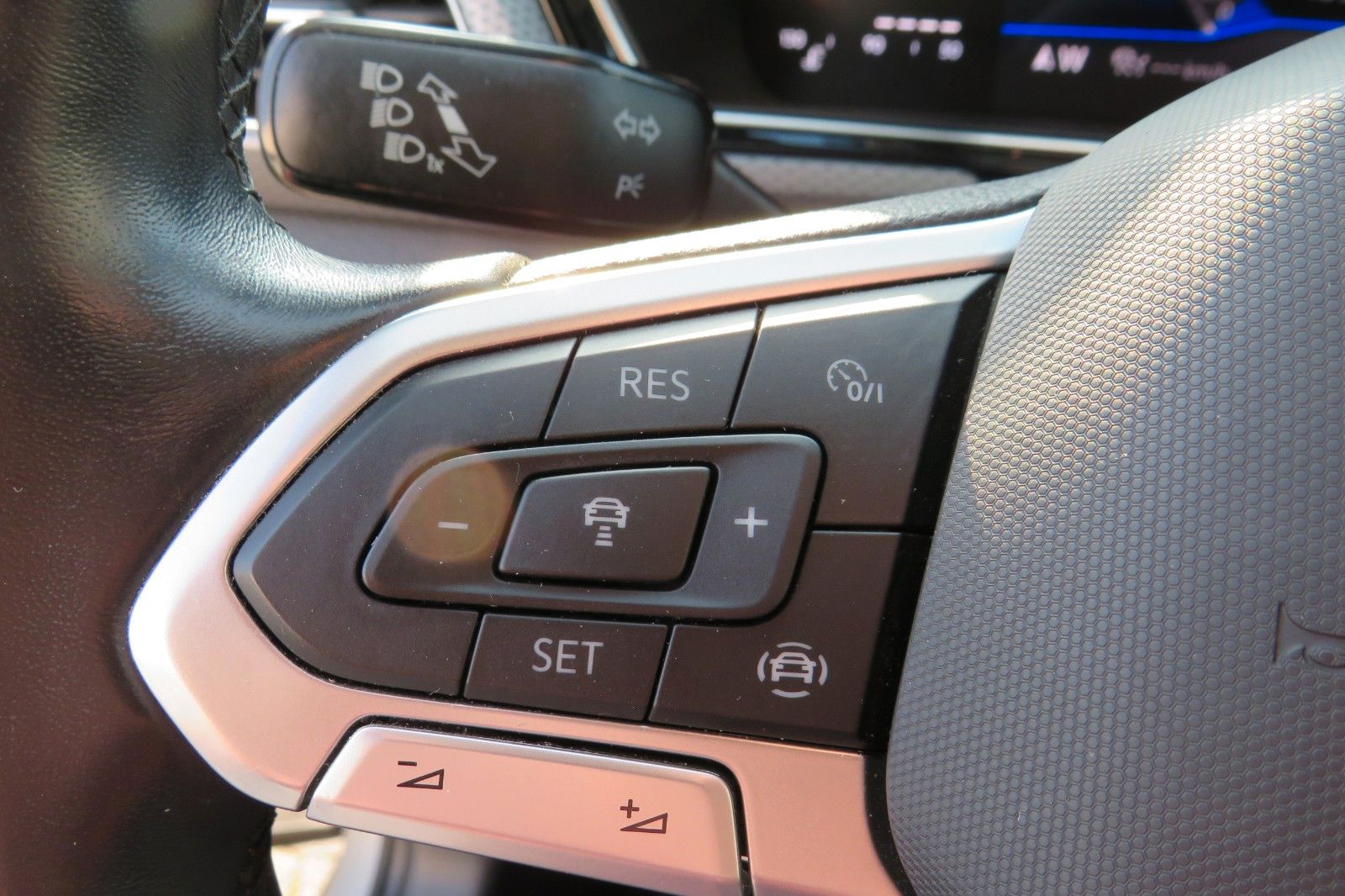 Fahrzeugabbildung Volkswagen T-Cross Active ACC NAVI APP GJ SITZH. PDC 1HD