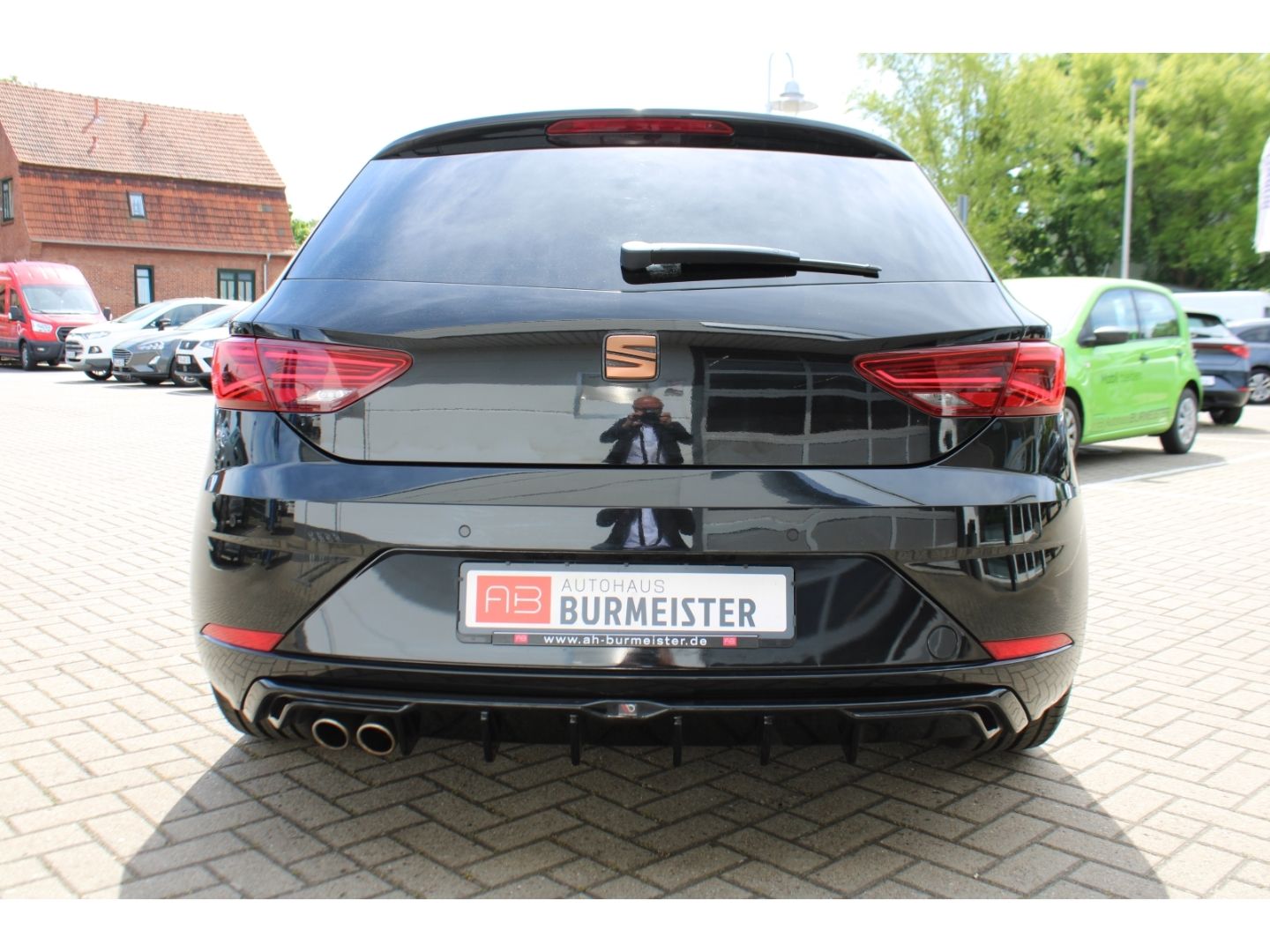SEAT Leon FR 2.0 TDI Beats ACC LED H&R Pano Navi DAB - Image 4