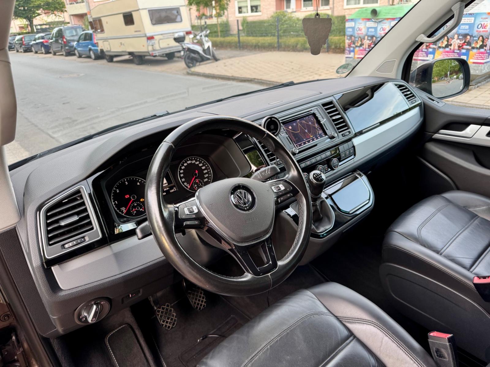 Volkswagen T6 Multivan Highline 150kW / ACC / Standheizung