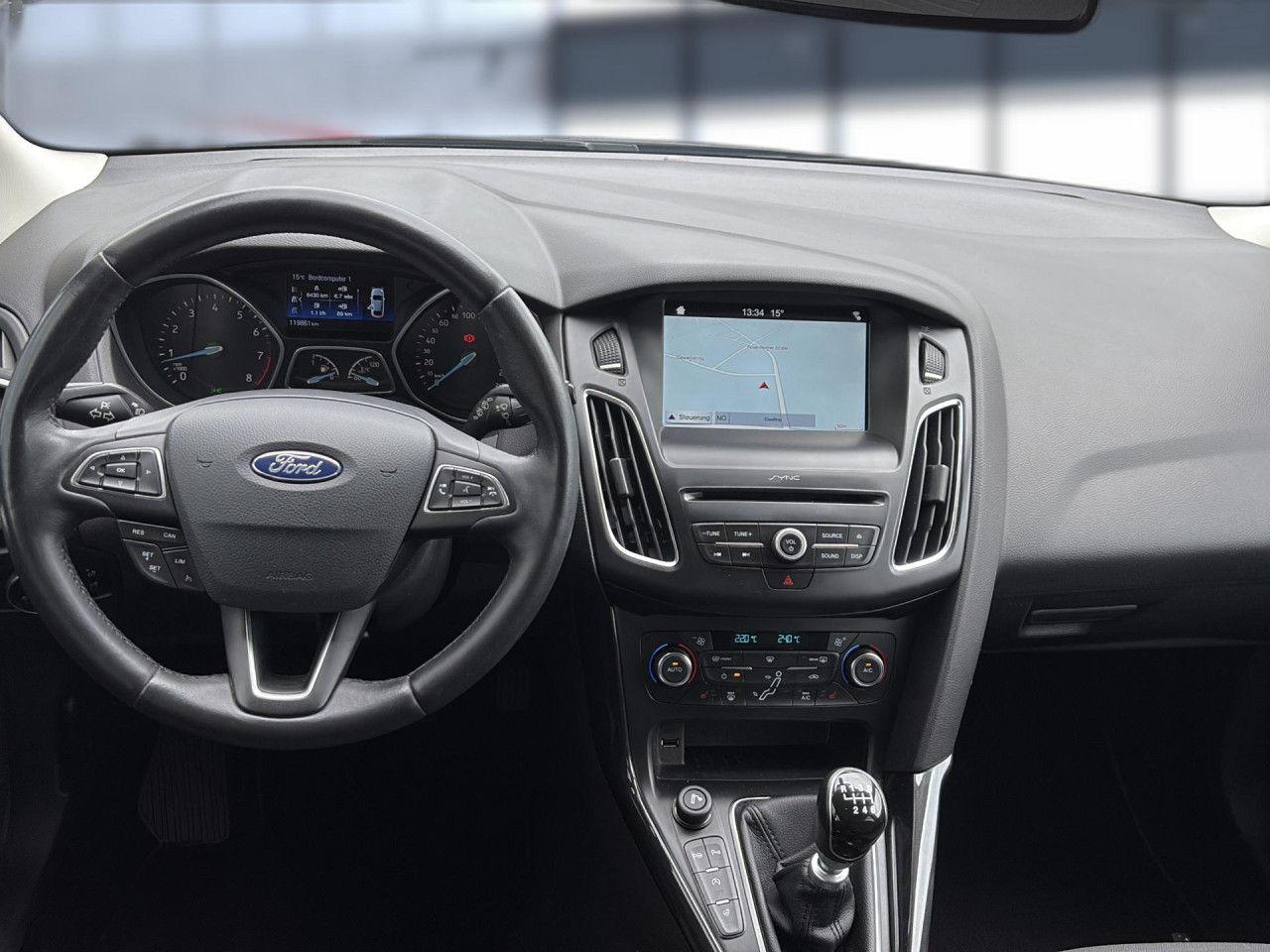 Ford Focus Titanium 1.5 EcoBoost Kamera PDC h. Navi