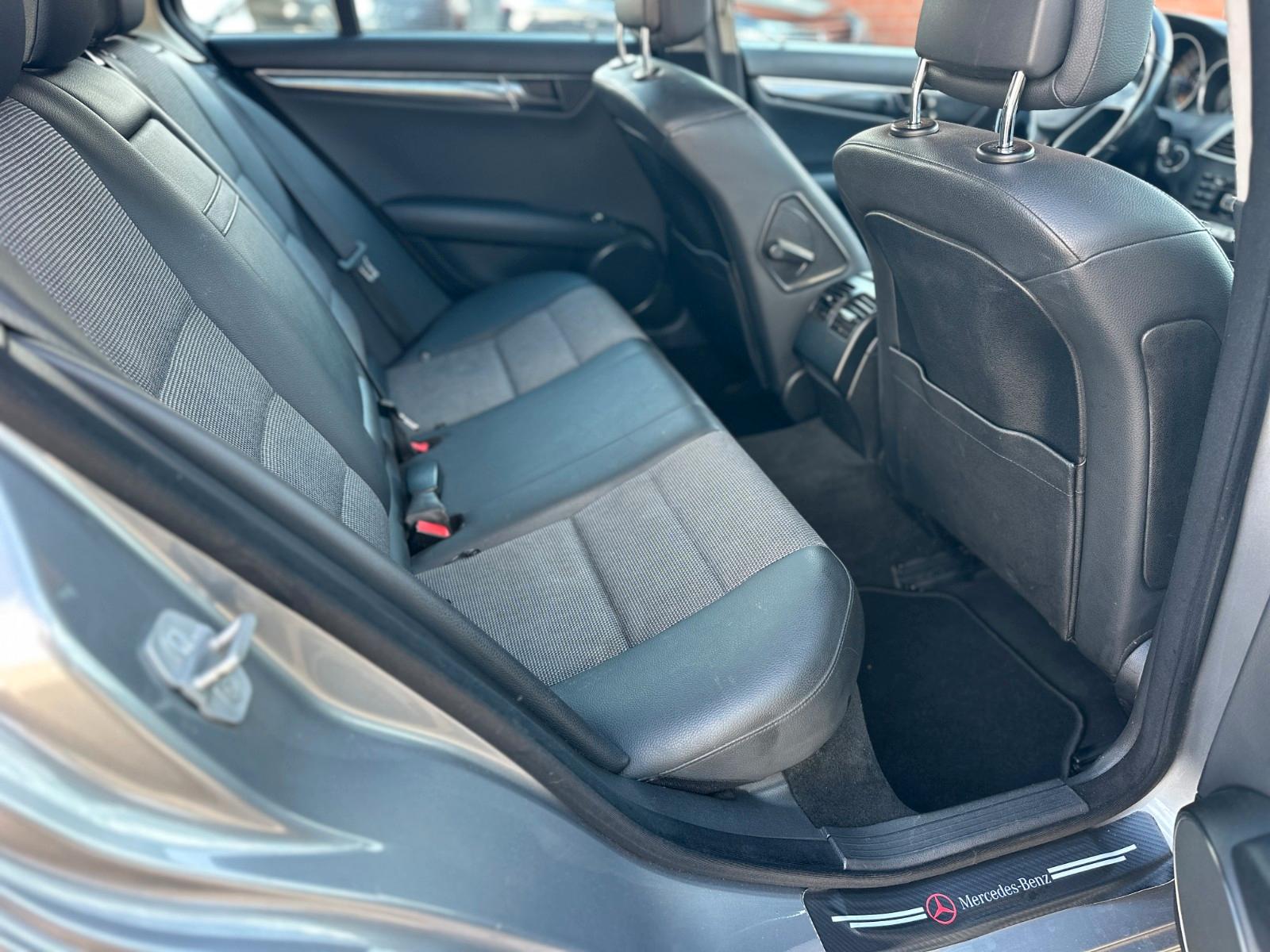 Mercedes-Benz C200 2011 — photo 9