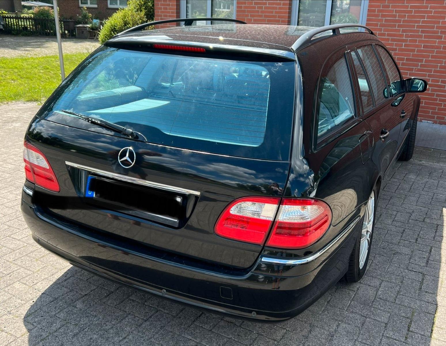 Mercedes-Benz E280 2005 — rear view