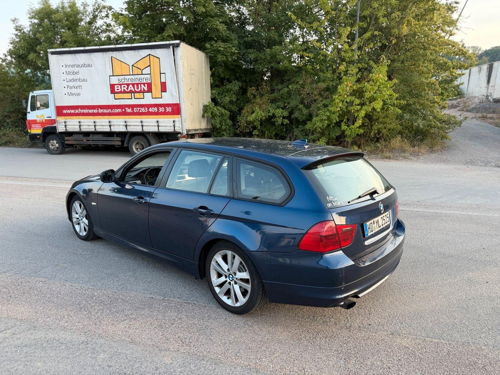 BMW 316 2010 — rear view