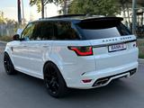 Land Rover Range Rover Sport SVR /CARBON EDITION/PANO/HUD - gebrauchte Land Rover Range Rover Sport aus dem Jahr 2021