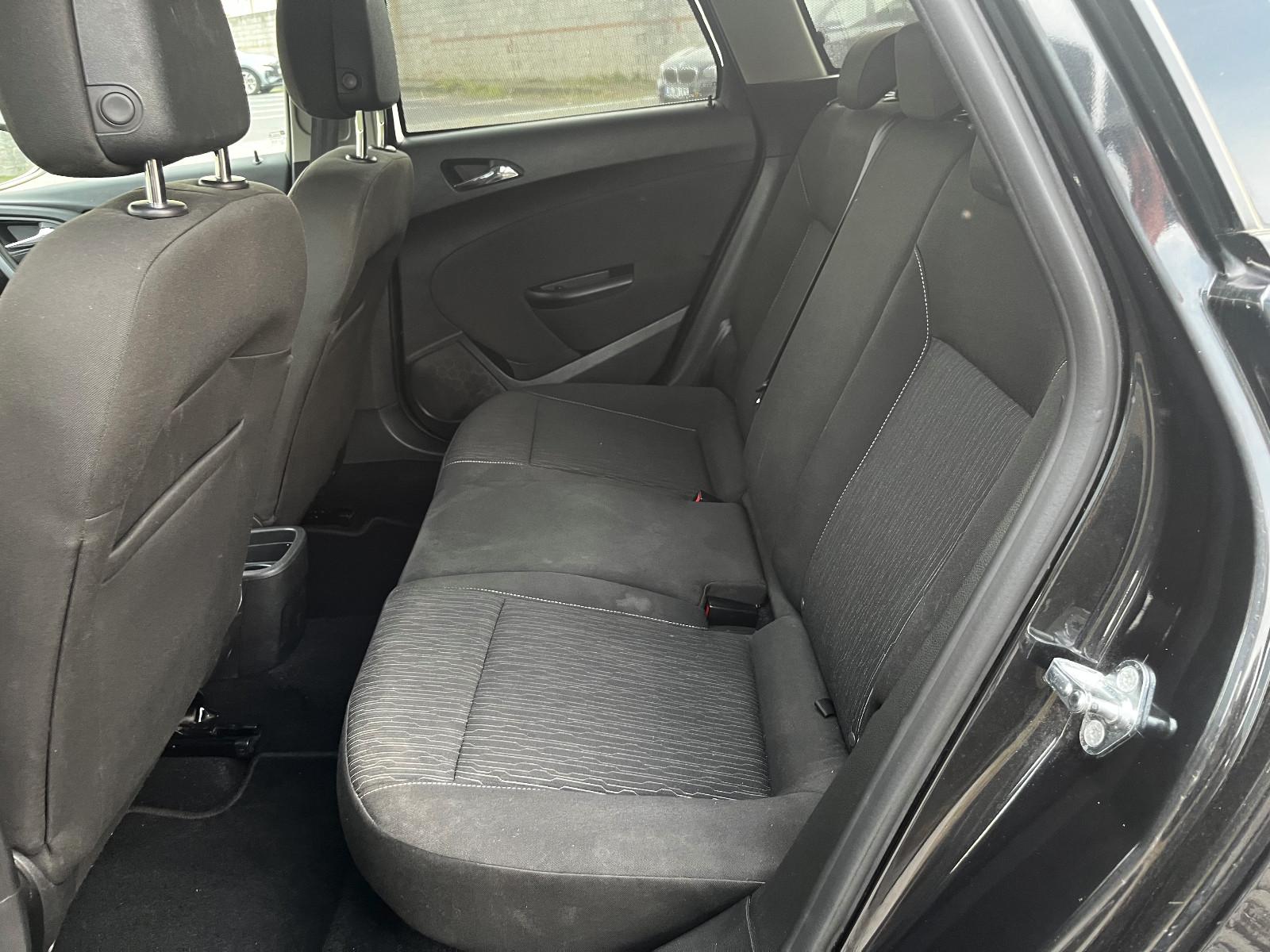 Opel Astra 2015 — photo 14