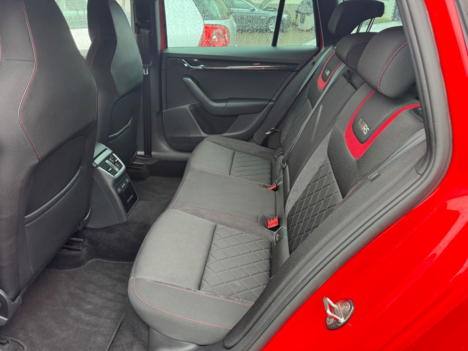 Fahrzeugabbildung SKODA Octavia Combi RS 4x4 LED+Navi+ACC+Standheizung