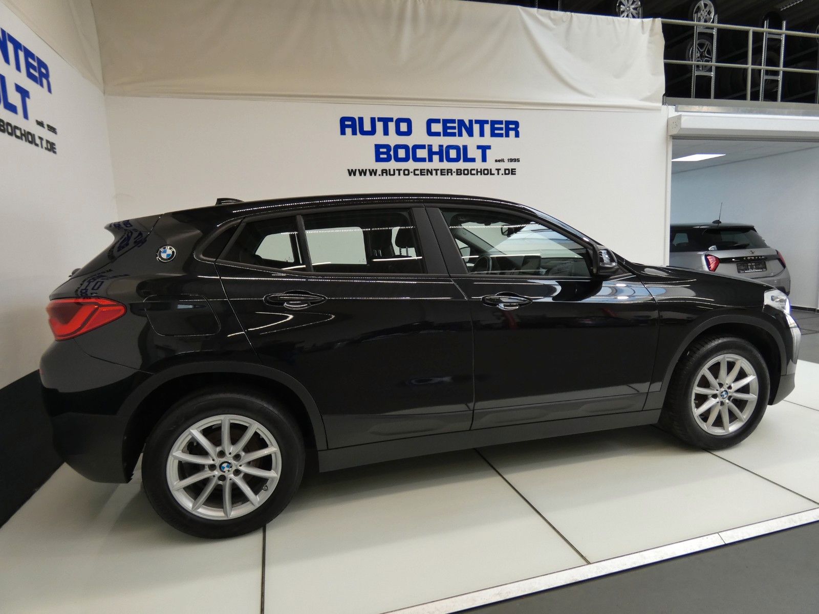 BMW X2 sDrive 18 i Advantage*Navi*HUD*Parktronic foto 8