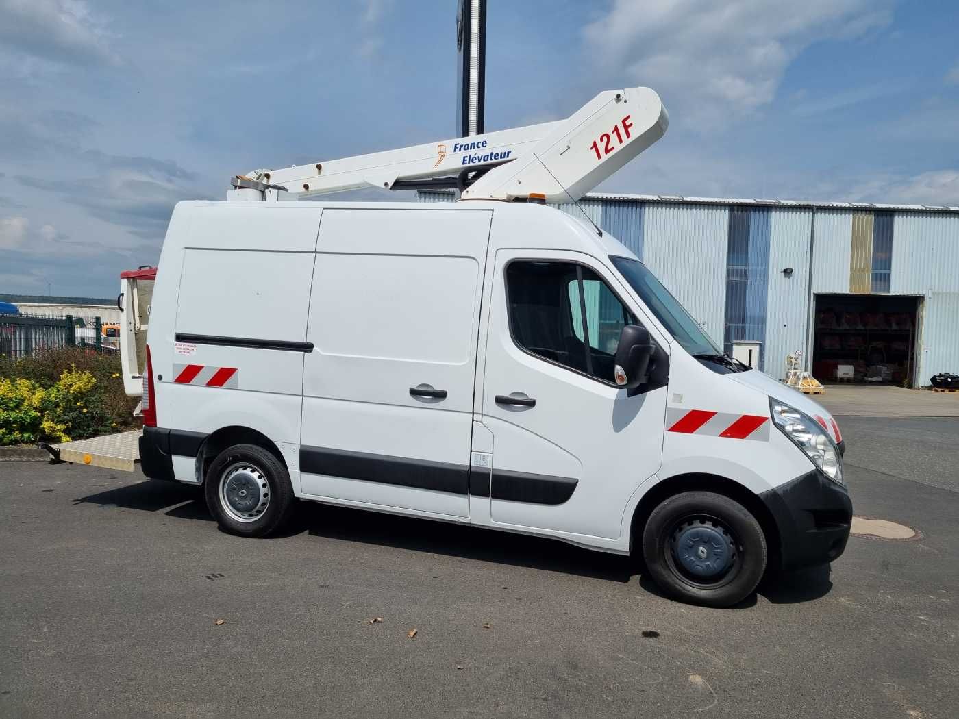 Fahrzeugabbildung Renault Master 2.3 dCi / France Elevateur 121FCC, 12,5m
