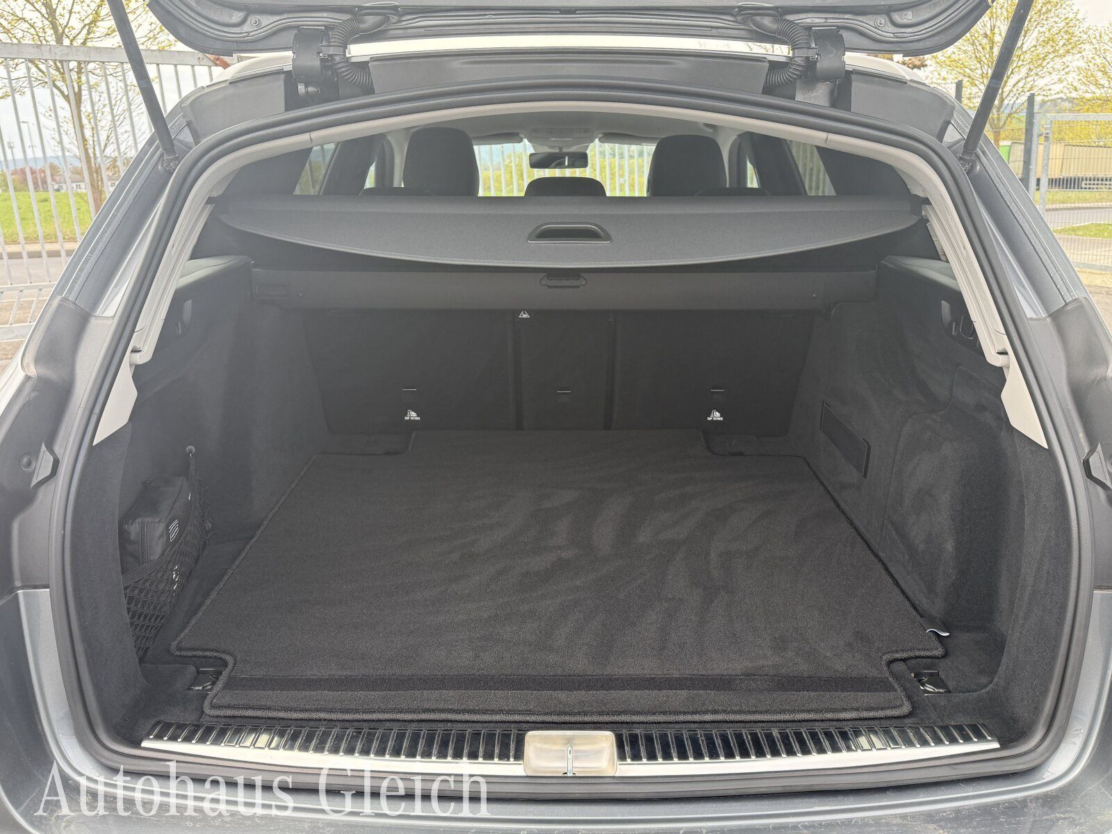 Fahrzeugabbildung Mercedes-Benz E 220 T d Avantgarde 4Matic (EURO 6d) COMAND APS