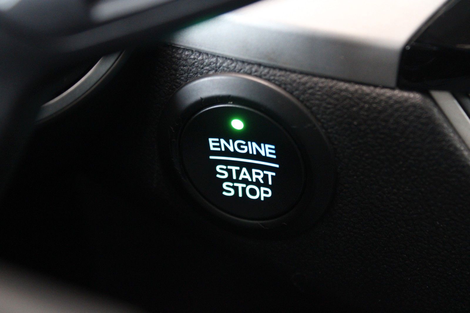 Fahrzeugabbildung Ford Kuga 1.5 EcoBlue Cool & Connect NAVI WinterPaket