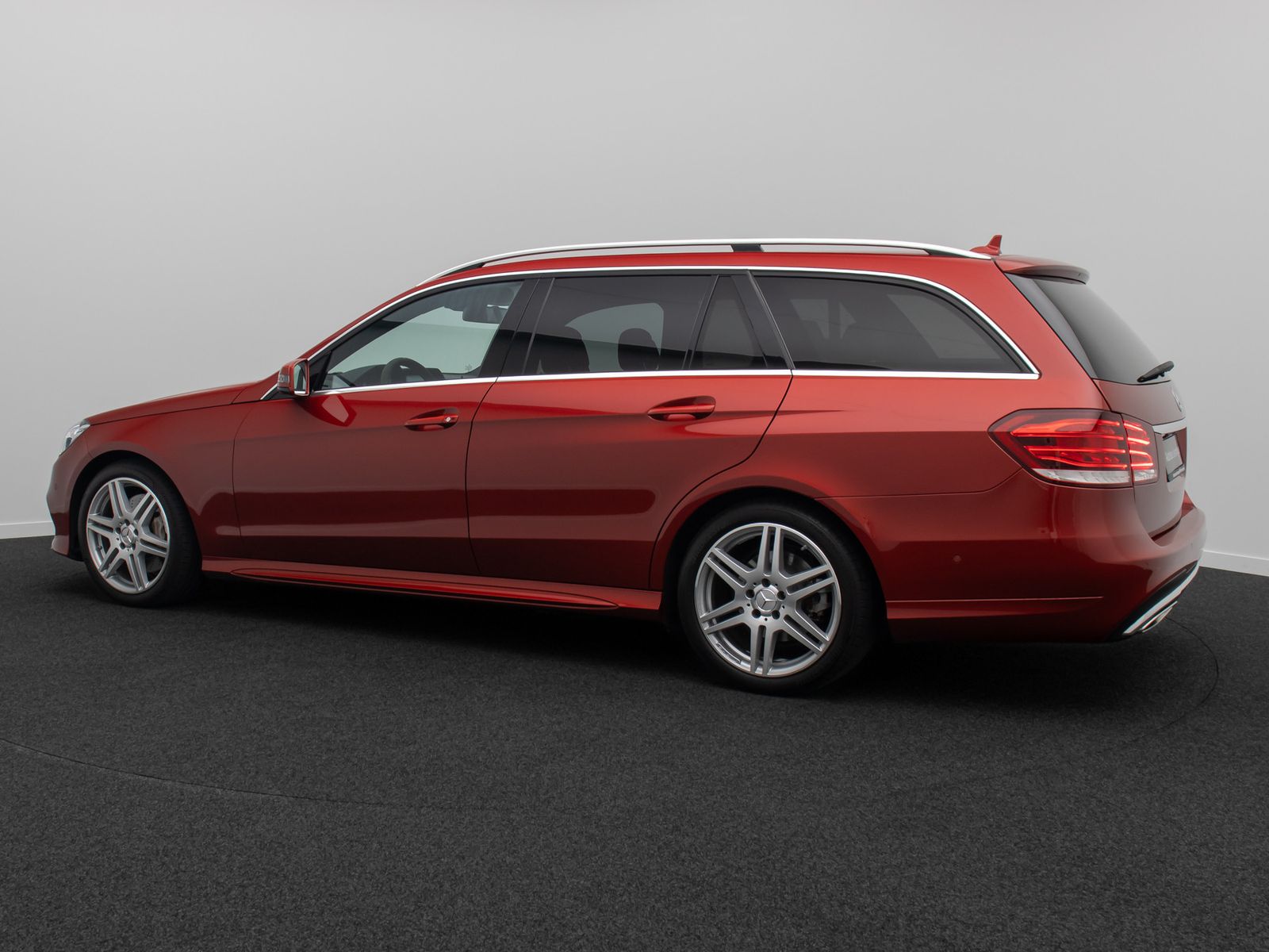 Fahrzeugabbildung Mercedes-Benz E 350 BlueTEC PDC Navi Tempomat LED Leder 18Zoll