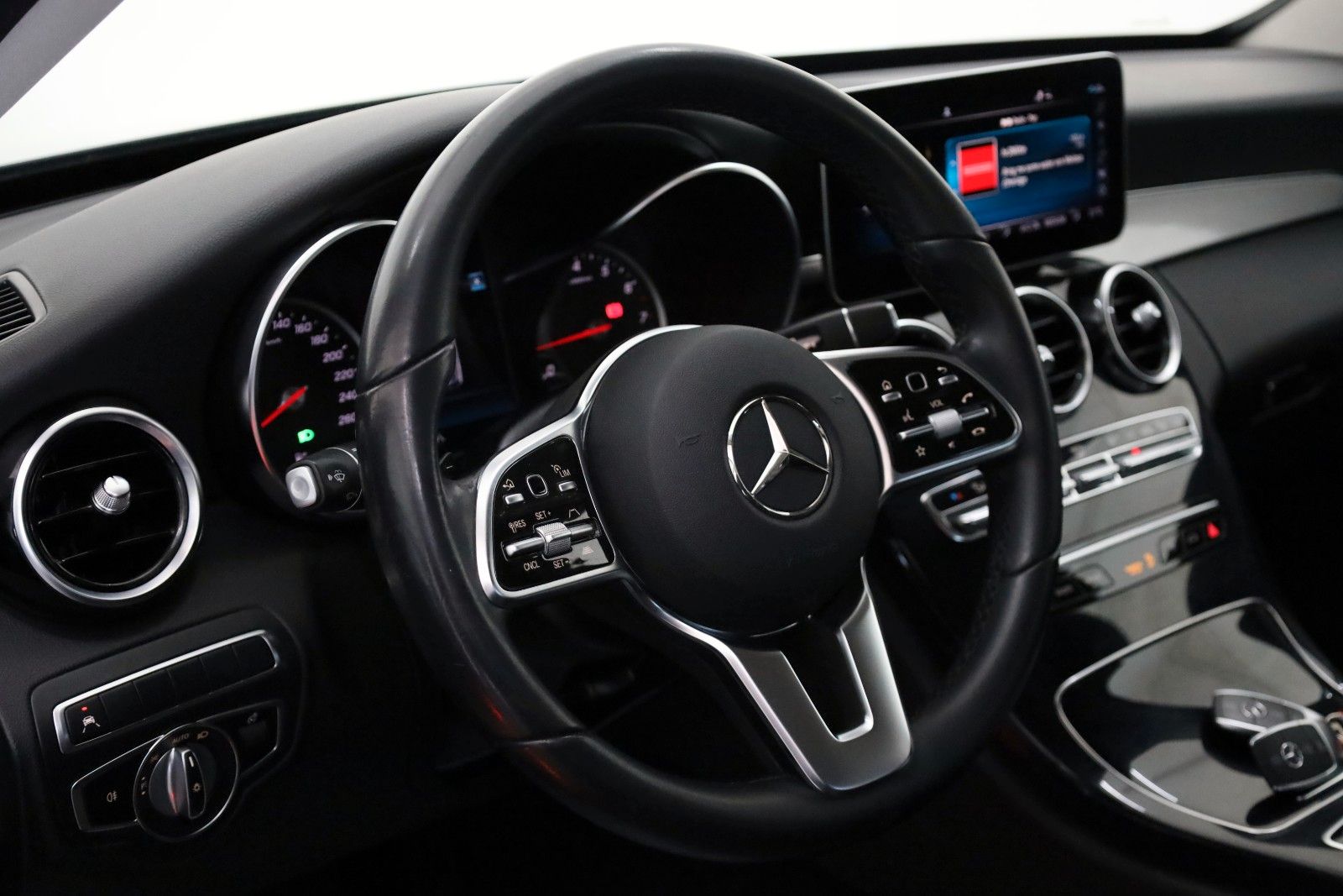 Fahrzeugabbildung Mercedes-Benz C 180 T-Modell,T.Leder,Navi,LED,SH,Kamera,ACC