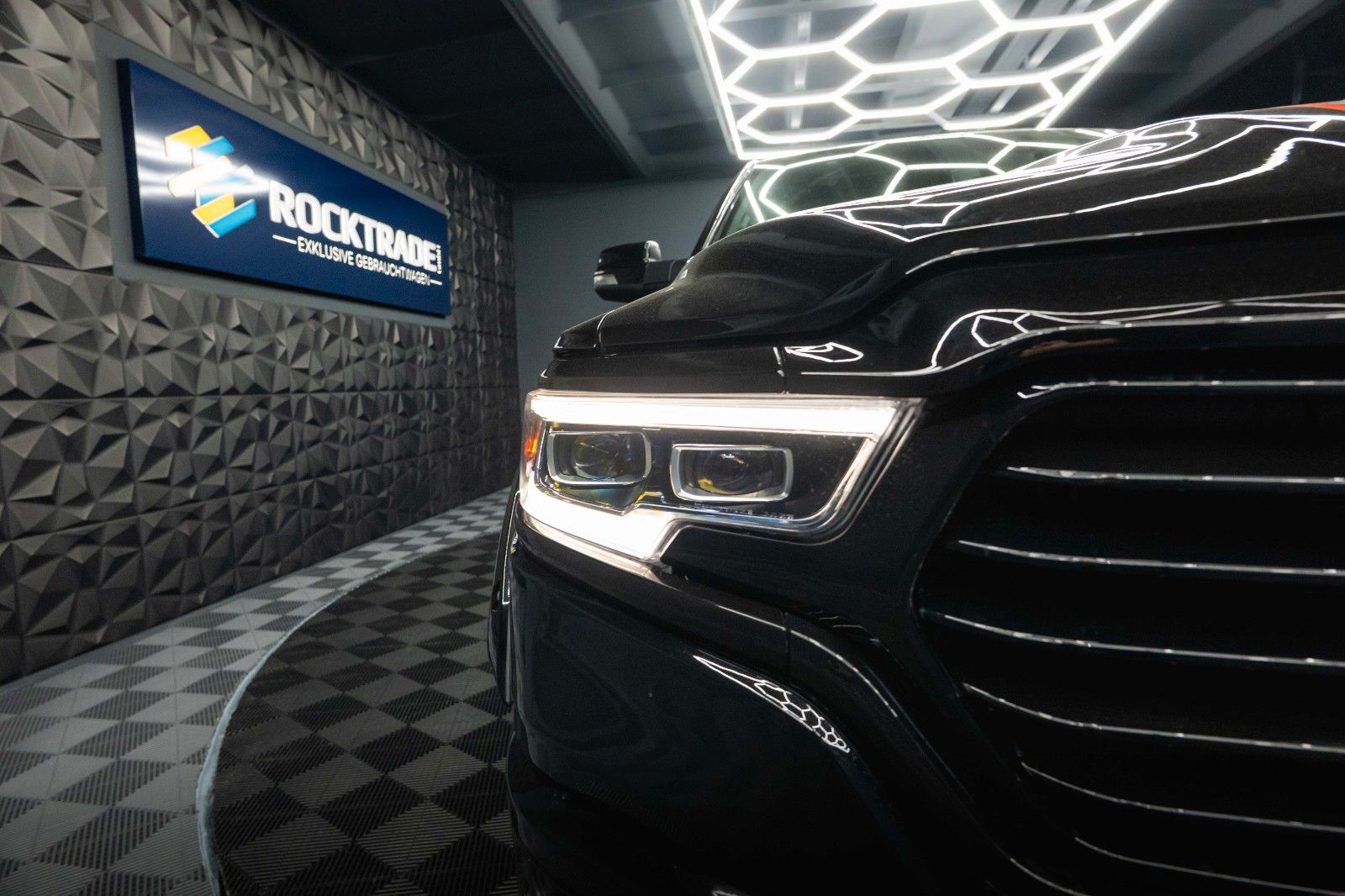 Fahrzeugabbildung Dodge RAM 5.7 V8 HEMI 4x4 BLACK Limited Longbed 19%