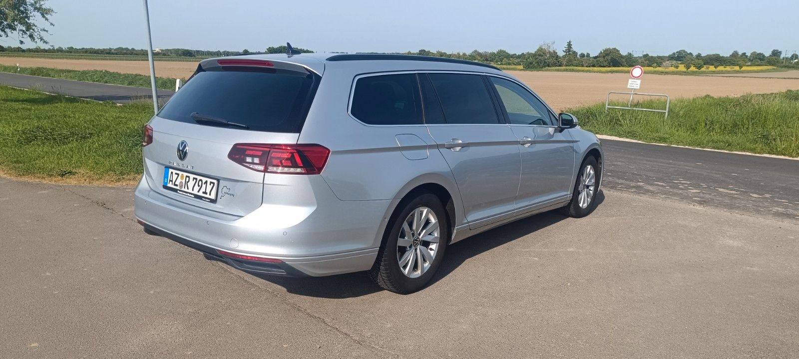 Volkswagen Passat Variant Business LED AHK imagem 2