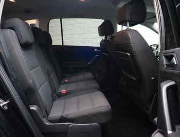 Volkswagen Touran - 12