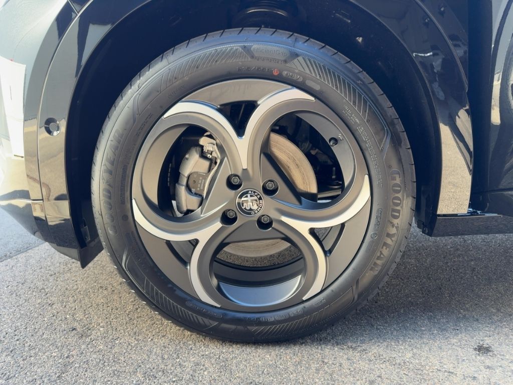 Fahrzeugabbildung Alfa Romeo Junior Elettrica Sport Speciale WÄRMEP. MATRIX N