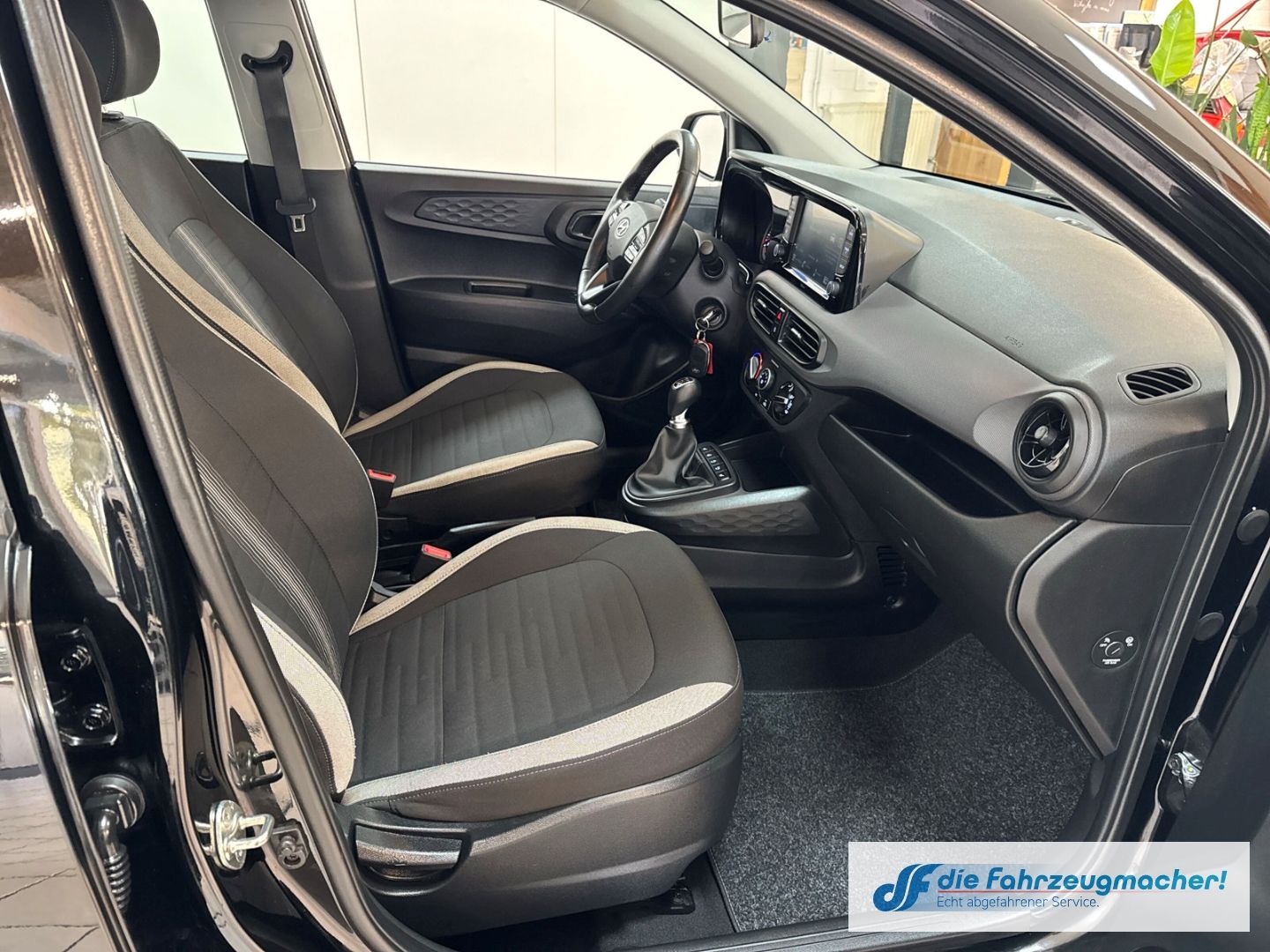 Fahrzeugabbildung Hyundai i10 Trend Navi Apple CarPlay Android Auto Musiks