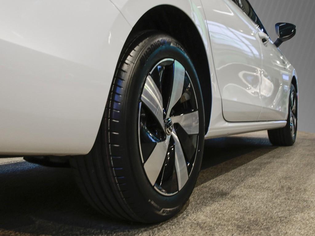 Volkswagen Passat Variant 1.5 eTSI DSG Business, Navi, AHK,